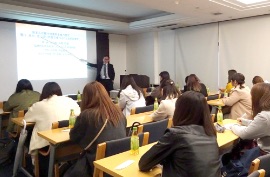 東京本社にて東京家政学院大学の学生に講演